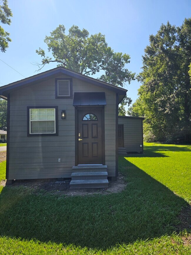 3261 Randall Blue Gay St Rentals in Brusly, LA