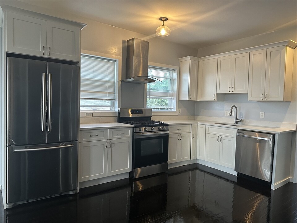 14 Hazelwood St, Unit 1-bed 1-bath in Boston, MA - Foto de edificio