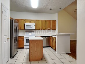4625 Mustang Dr in Haltom City, TX - Building Photo - Building Photo