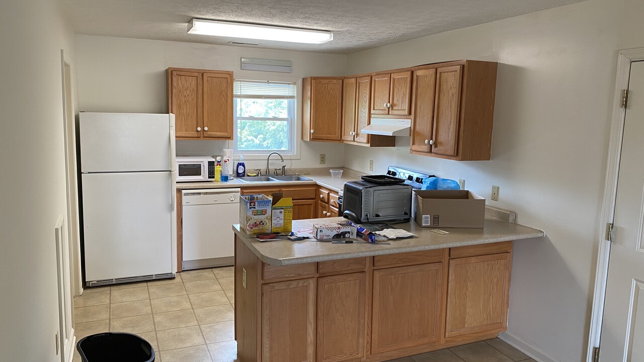1282 N Main St in Blacksburg, VA - Building Photo