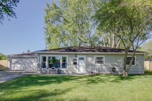 523 Hawley Ct in Mundelein, IL - Building Photo