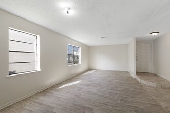 4025 Glenmere Dr in Harvey, LA - Foto de edificio - Building Photo