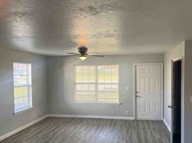 205 Jennie Ln in Elizabethtown, KY - Building Photo