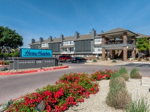 Henry Heights in Austin, TX - Foto de edificio - Building Photo