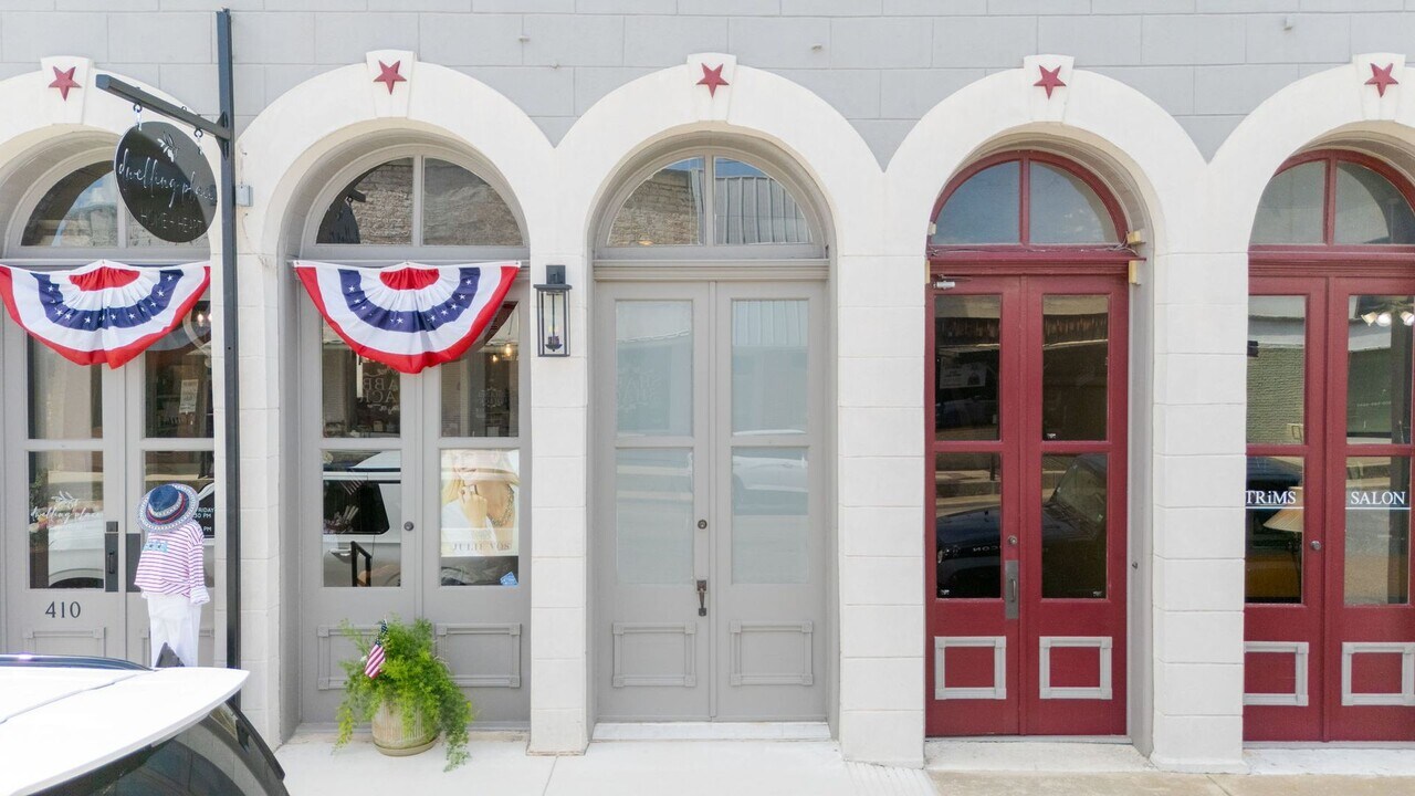 410 E 3rd St in Lampasas, TX - Building Photo