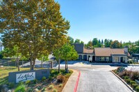 Le Med Apartments in Azusa, CA - Foto de edificio - Building Photo