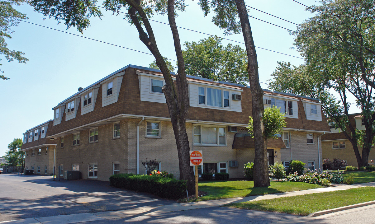 9907-9915 58th St in Countryside, IL - Building Photo