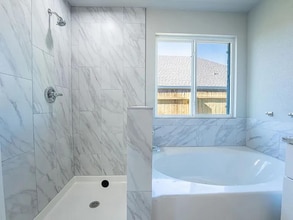 1032 Springview Ln in Mabank, TX - Foto de edificio - Building Photo