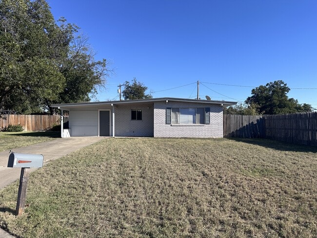 2310 Oxford Cir