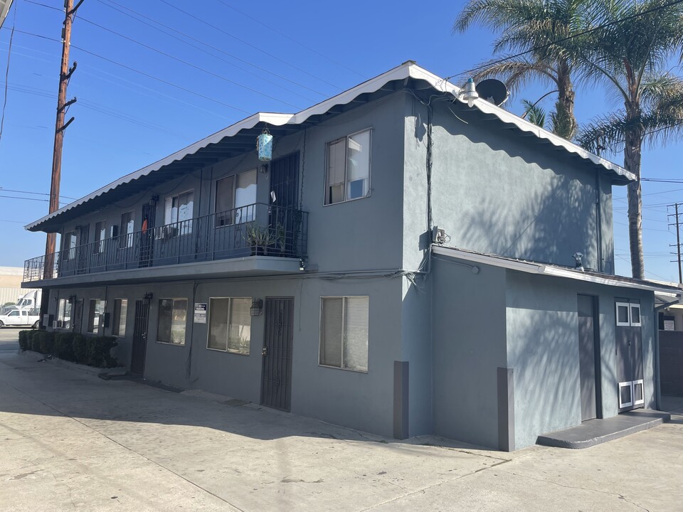 6115 Cherry Ave in Long Beach, CA - Building Photo