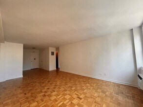 435 E 79th St, Unit 11U in New York, NY - Foto de edificio - Building Photo