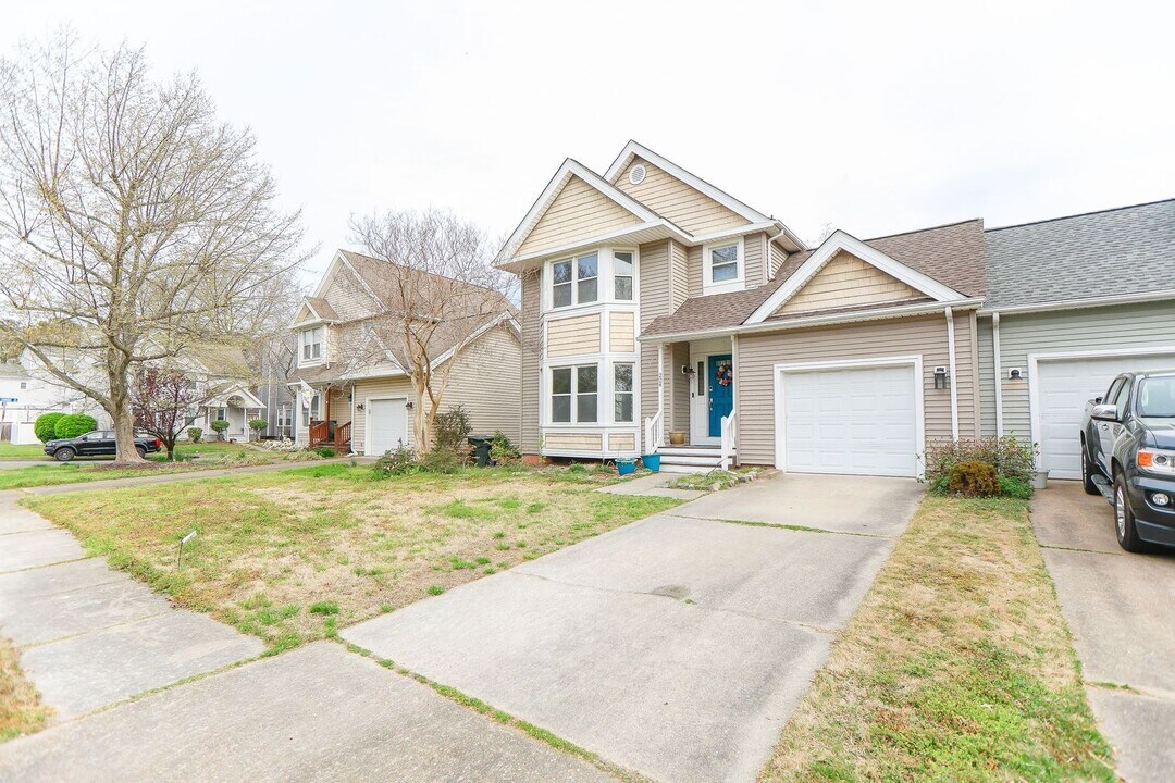 224 Prince Edward Way in Norfolk, VA - Building Photo