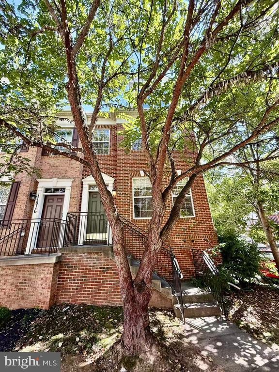 property at 11818 Regents Park Dr