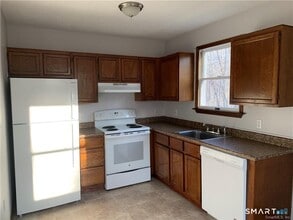 454 Cow Hill Rd in Groton, CT - Building Photo - Building Photo