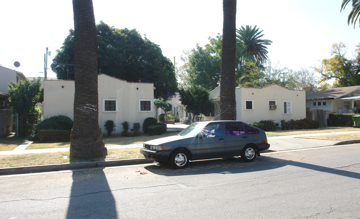 14646 Gilmore St in Van Nuys, CA - Building Photo