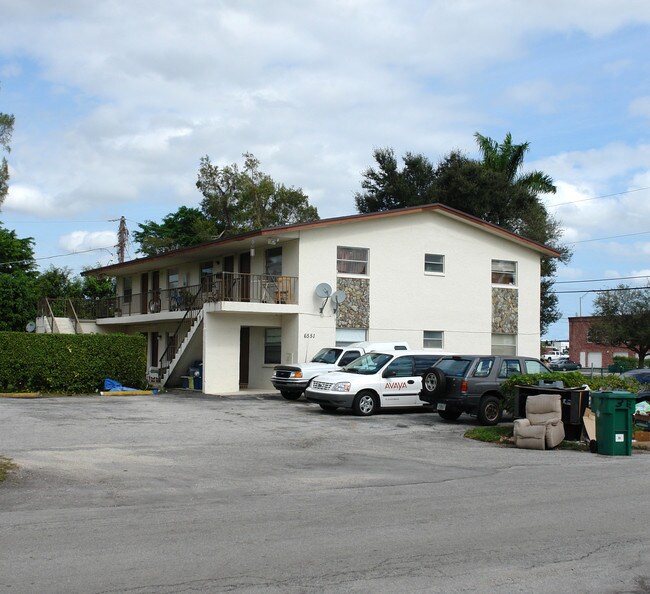 6551 SW 46th St in Fort Lauderdale, FL - Foto de edificio - Building Photo