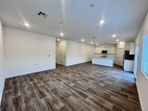 4445 Buckingham Ave in Clovis, CA - Building Photo - Building Photo