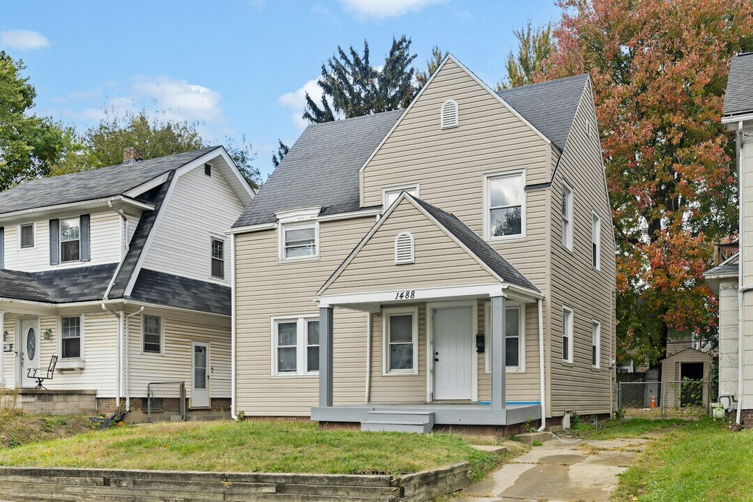 1488 Craigwood Rd in Toledo, OH - Foto de edificio