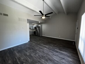 Mountain View Casitas in Phoenix, AZ - Foto de edificio - Building Photo