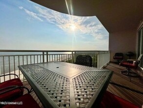 2228 Beach Dr, Unit 1208 in Gulfport, MS - Building Photo - Building Photo