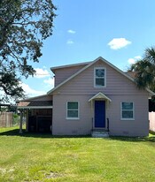 412 Riverside Dr in Tarpon Springs, FL - Building Photo