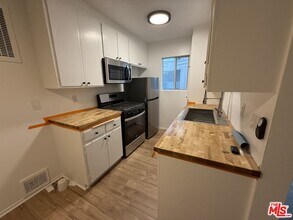 1218 McClellan Dr in Los Angeles, CA - Building Photo - Building Photo