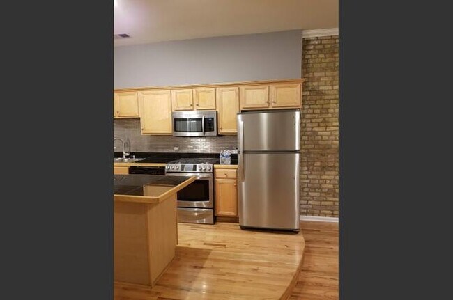 533 N Ashland Ave in Chicago, IL - Building Photo - Building Photo