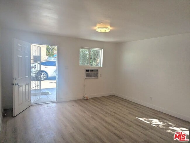 3831 Sedgwick Ave in Riverside, CA - Foto de edificio - Building Photo