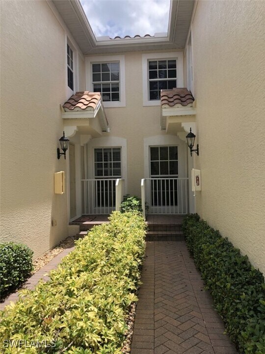 1380 Tiffany Ln in Naples, FL - Building Photo