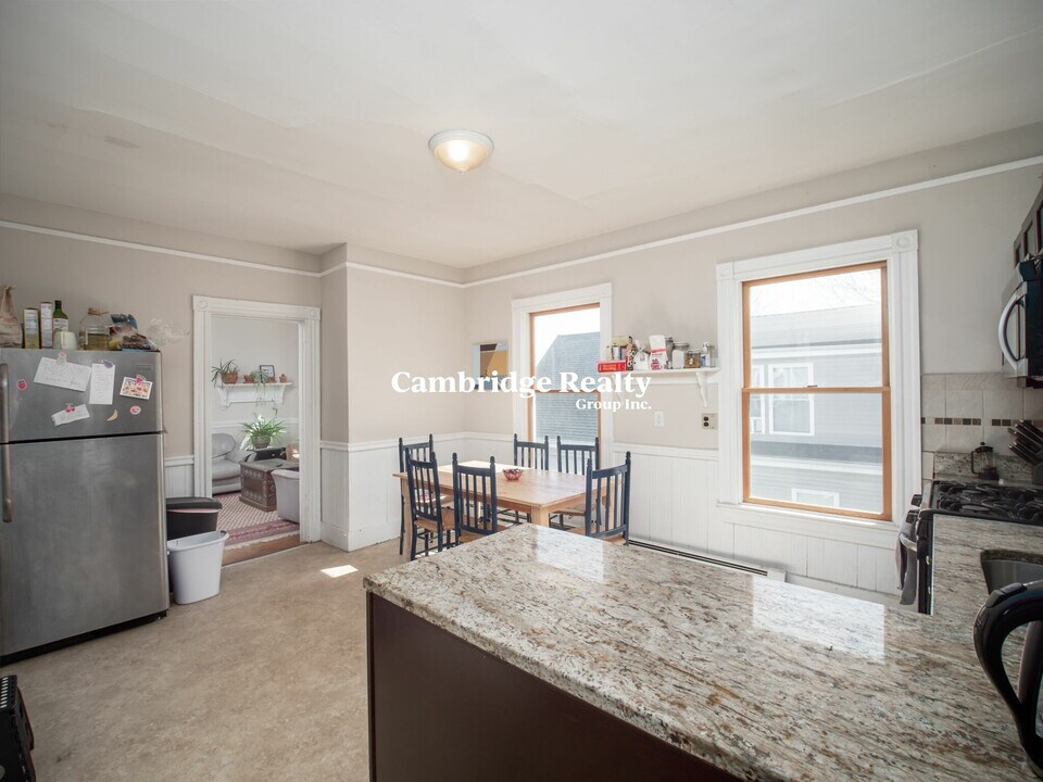 318 Beacon St, Unit 3 in Somerville, MA - Building Photo