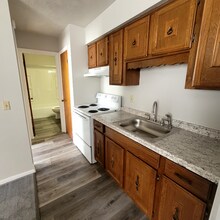 1804 Woodlawn Ave NW in Canton, OH - Foto de edificio - Building Photo