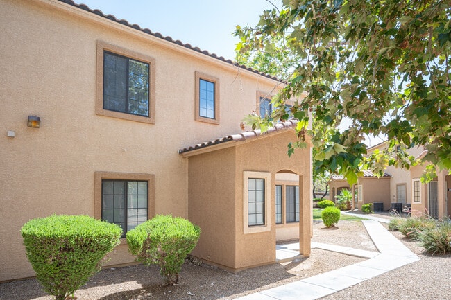 2010 Rancho Lake Dr in Las Vegas, NV - Building Photo - Building Photo