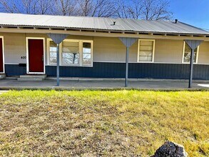 400 Pfeil St in Schertz, TX - Foto de edificio - Building Photo