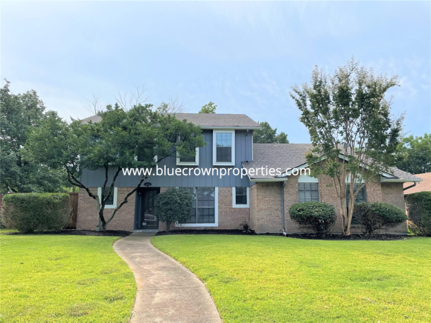 1920 Oakbluff Dr in Carrollton, TX - Building Photo