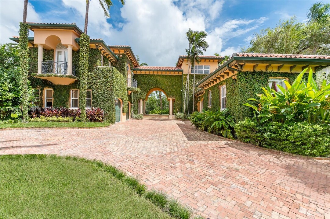 104 Paloma Dr in Coral Gables, FL - Building Photo