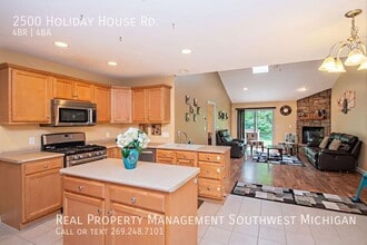 2500 Holiday House Rd in St. Joseph, MI - Building Photo - Building Photo