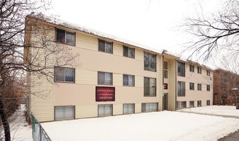 10724 105th St NW in Edmonton, AB - Building Photo