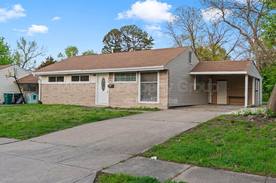 5520 Holborn Dr in St. Louis, MO - Building Photo