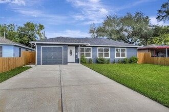 1307 Belshire Rd in Pasadena, TX - Building Photo - Building Photo