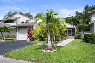2482 Bedford Mews Dr in Wellington, FL - Building Photo - Building Photo