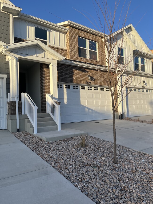 property at 1576 W Banner Dr