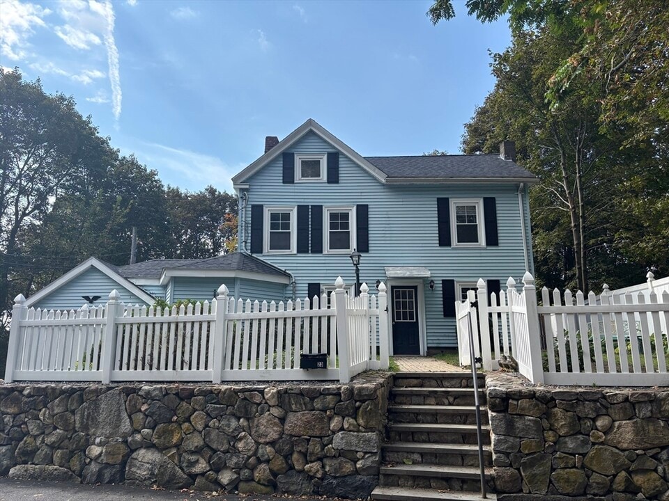 23 James St in Woburn, MA - Building Photo