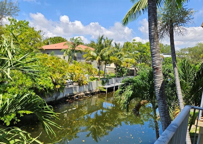 property at 1860 Venice Park Dr