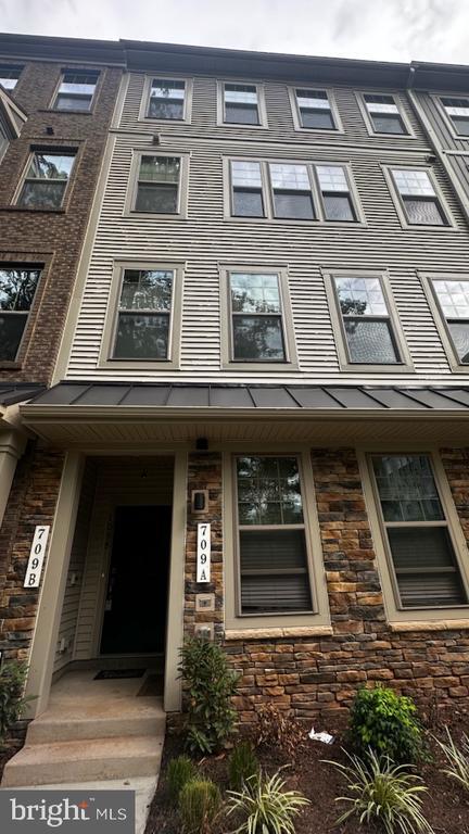 709 Thomas Ln in Manassas Park, VA - Building Photo - Building Photo