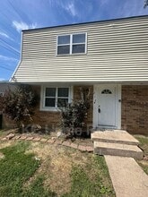212 N Oak Dr in Belton, MO - Foto de edificio - Building Photo
