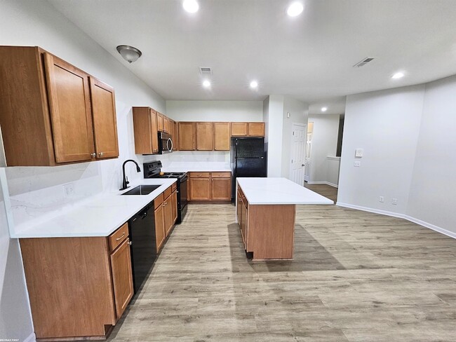 7867 24 Mile Rd, Unit 17 in Shelby Township, MI - Building Photo - Building Photo