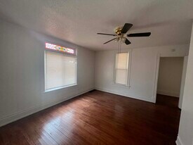 701 Litchfield St, Unit 3 in Bay City, MI - Building Photo