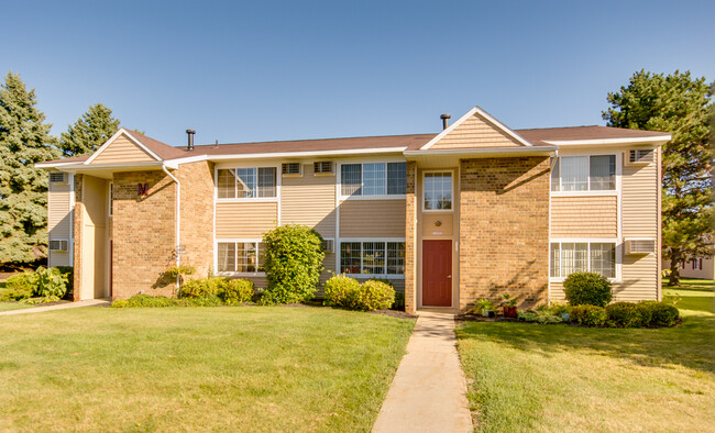 Oxford Row Apartments in Mt. Pleasant, MI - Building Photo - Building Photo