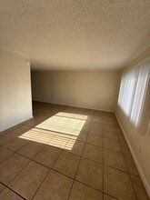 5711 Fairfax Rd in Bakersfield, CA - Building Photo - Building Photo