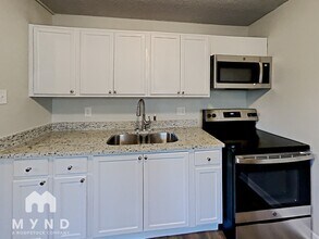 687 Kurt Dr SW in Marietta, GA - Building Photo - Building Photo